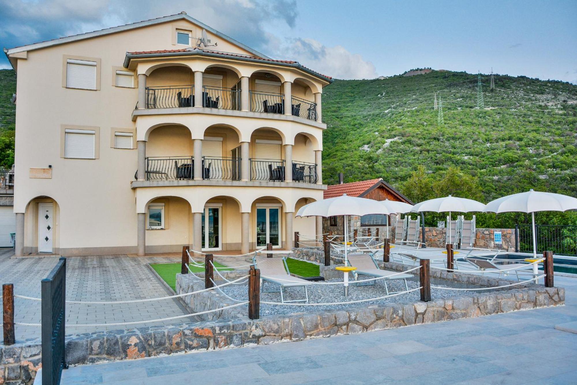 Sea View Apartment สเวติยูไร ภายนอก รูปภาพ